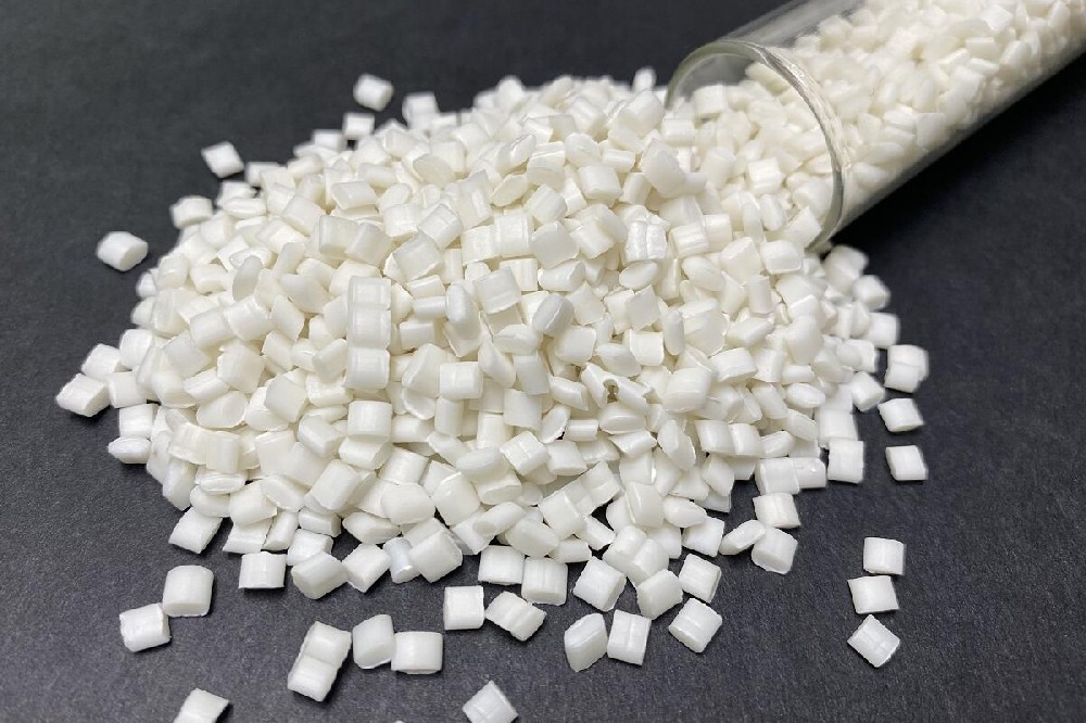 塑料袋更新換代，原料去哪找？可降解吹膜料M300為你解決配方問題