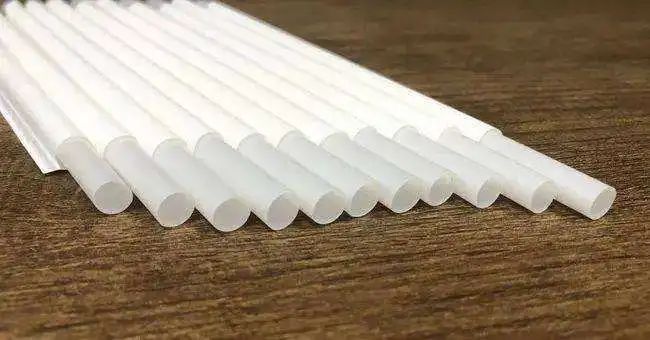 蘆桿——紙吸管——塑料吸管，最終衍變為聚乳酸(PLA)吸管