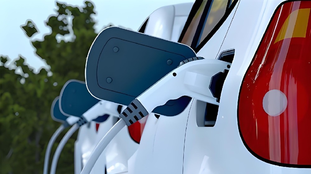 新能源汽車超充時代來臨，材料CTI值如何再創新高保障電氣安全？
